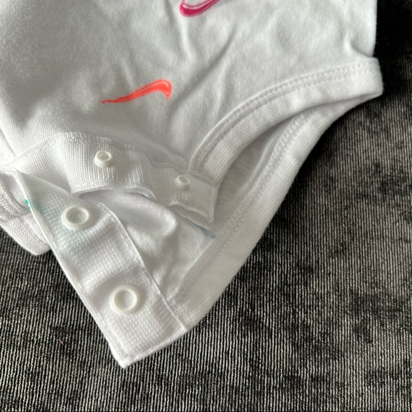 NWT Nike Baby Onesie 3-Pack - Picture 4 of 9